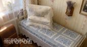 Почему в СССР запрещали присаживаться на кровать и строили пирамиды из подушек: раскрываю скрытый смысл привычки
