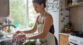 Вы совершаете опасную ошибку на кухне: почему мытье мяса под краном вредит вашему здоровью и близким