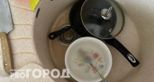 Срочно проверьте содержимое своих кухонных шкафов: эти популярные виды посуды медленно отравляют ваш организм