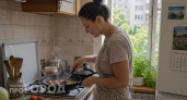 Больше не трачу деньги на дорогие сковородки: использую простую кухонную хитрость для идеальной жарки без гари