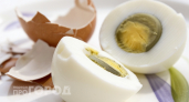 Серое кольцо на желтке портит вкус и вид: узнайте почему это происходит и как варить яйца правильно