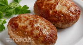 Перестаньте мучиться с сухим фаршем: добавьте этот бюджетный продукт для ресторанной сочности котлет