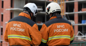 В Уфе дрон попал в строящийся дом и вызвал пожар на крыше