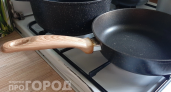 Сковородки блестят как новые после этого простого приема: весь застарелый нагар отходит без единой капли химии