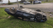 В Башкирии в перевернувшейся Skoda погибла 26-летняя женщина, подросток в больнице