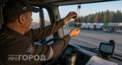 Хитрость с компакт-диском под лобовым стеклом: почему опытные водители до сих пор применяют этот странный трюк