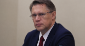 Михаил Мурашко оказал помощь пассажиру с резким скачком давления на рейсе