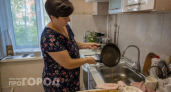 Вы совершаете серьезную ошибку сливая масло в мойку: вот единственный верный способ утилизации жира дома