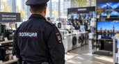 В Волгограде лжесотрудница магазина вынесла телевизоры и стиральные машины