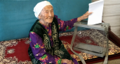 В Башкирии 100-летняя учительница родителей Хабирова проголосовала на дому