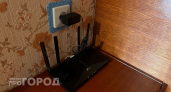 Мастера по ремонту роутеров молчат об этом: обычная фольга за усилителем заставит интернет летать по всей квартире