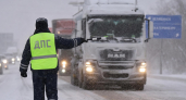 На трассе М-5 в Башкирии из-за снега ограничили движение автобусов и грузовиков