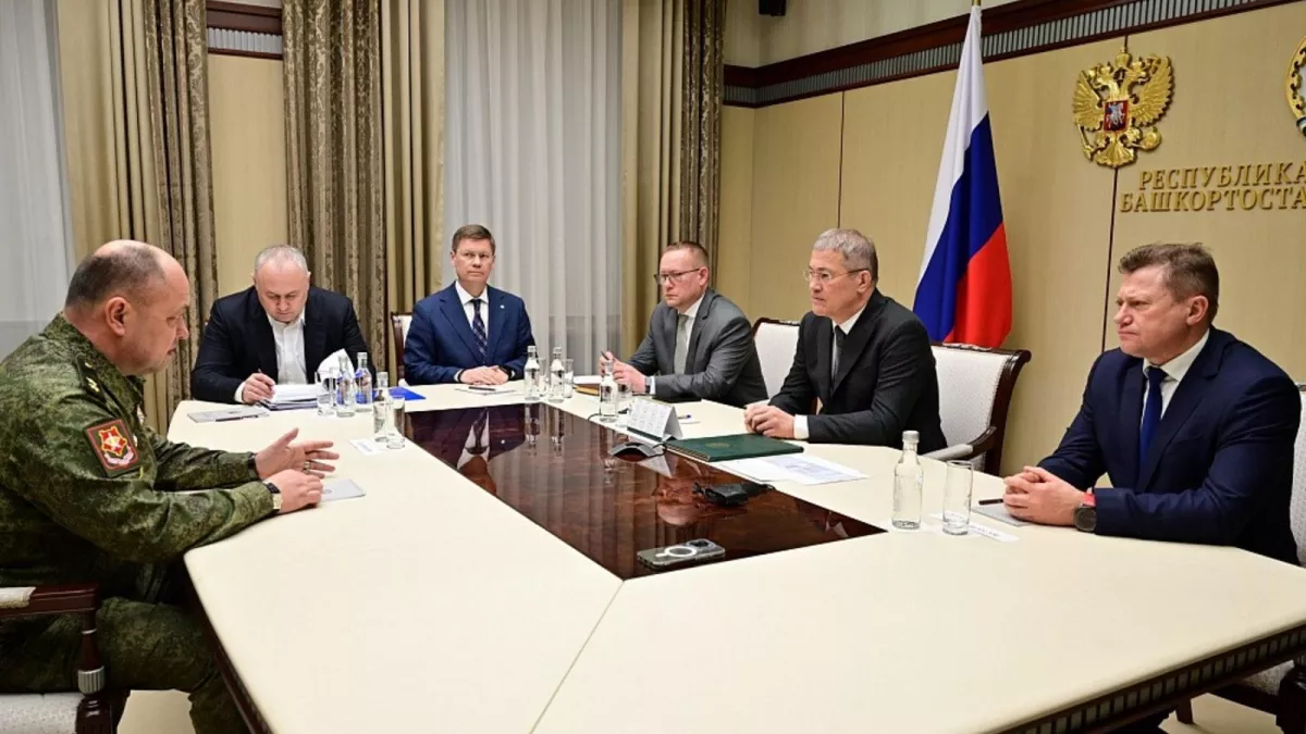 Глава Башкортостана и генерал-лейтенант обсудили новые меры поддержки участников СВО
