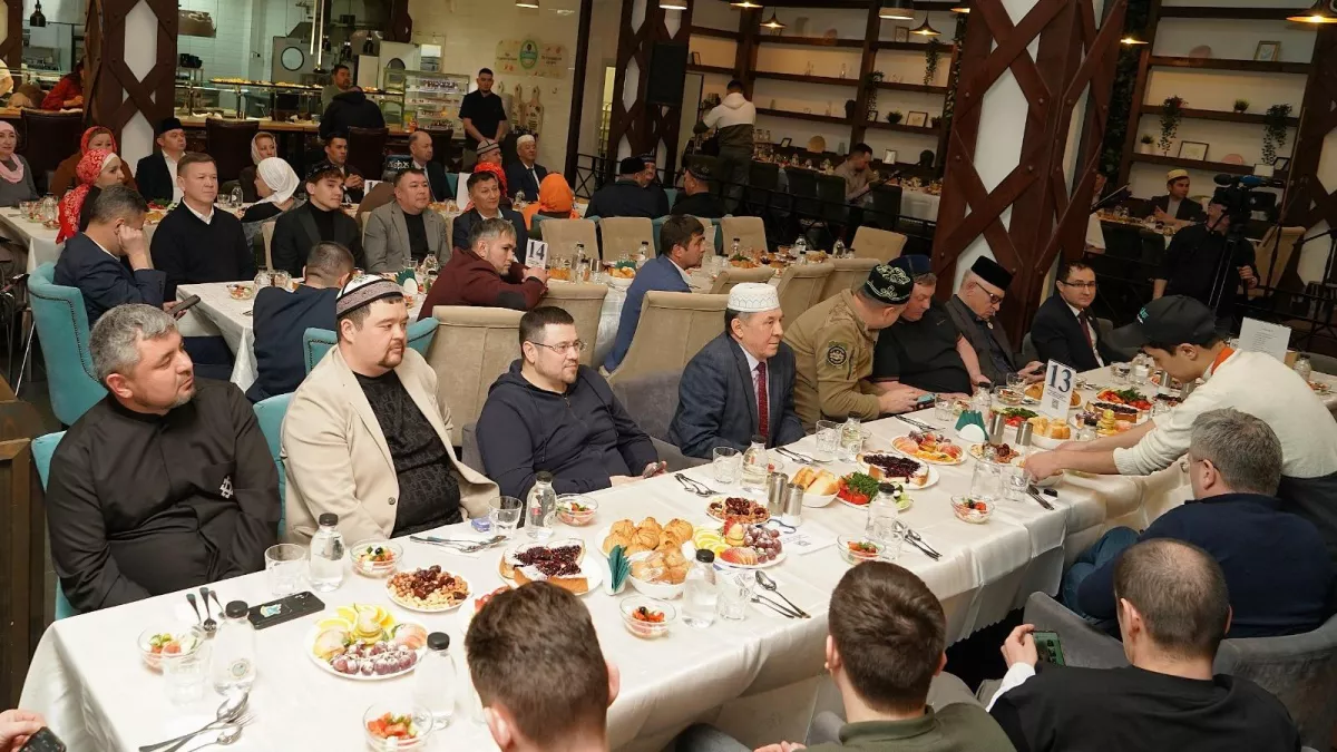 Депутаты, участники СВО и блогеры собрались на ифтар в Уфе