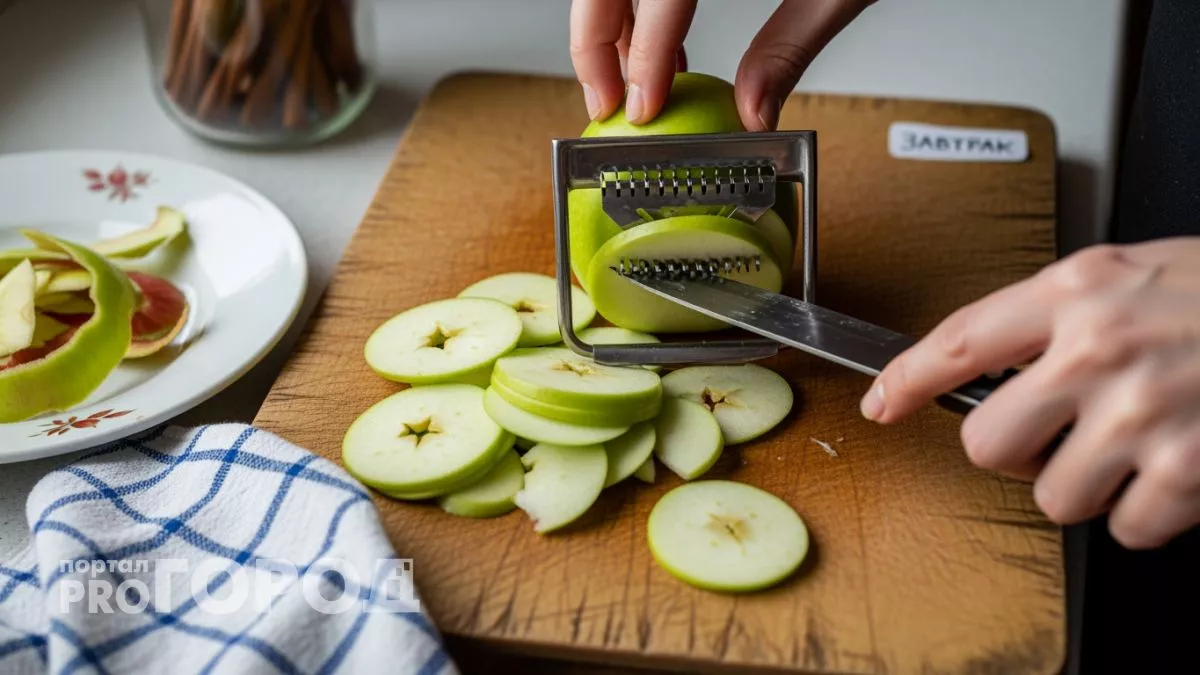 Яблоки буквально растворяются в воздушном тесте: мой секретный пирог съедается быстрее шарлотки