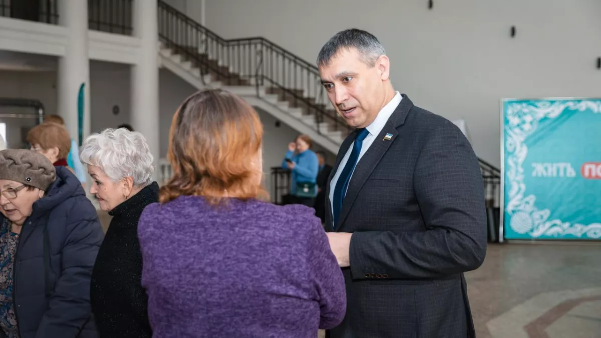 В Башкортостане партия «Новые люди» развивает проект активного долголетия «Жить по-новому»: бесплатный кинопоказ прошел в Октябрьском