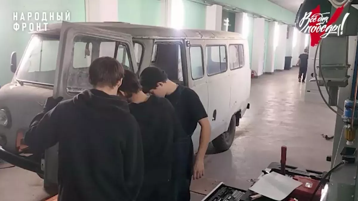 Студенты спасли УАЗ от металлолома и отправили на фронт