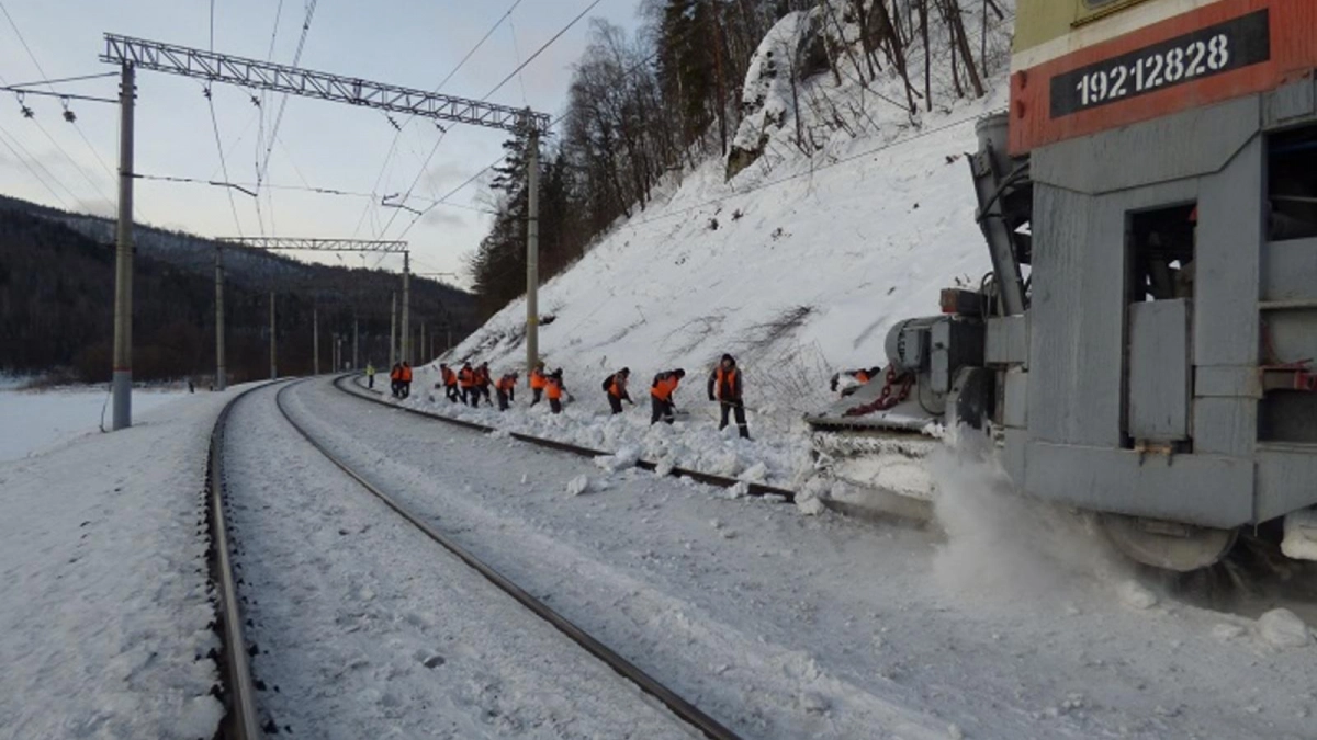 Железнодорожники Башкирии вывезли 1,2 млн кубометров снега за зиму