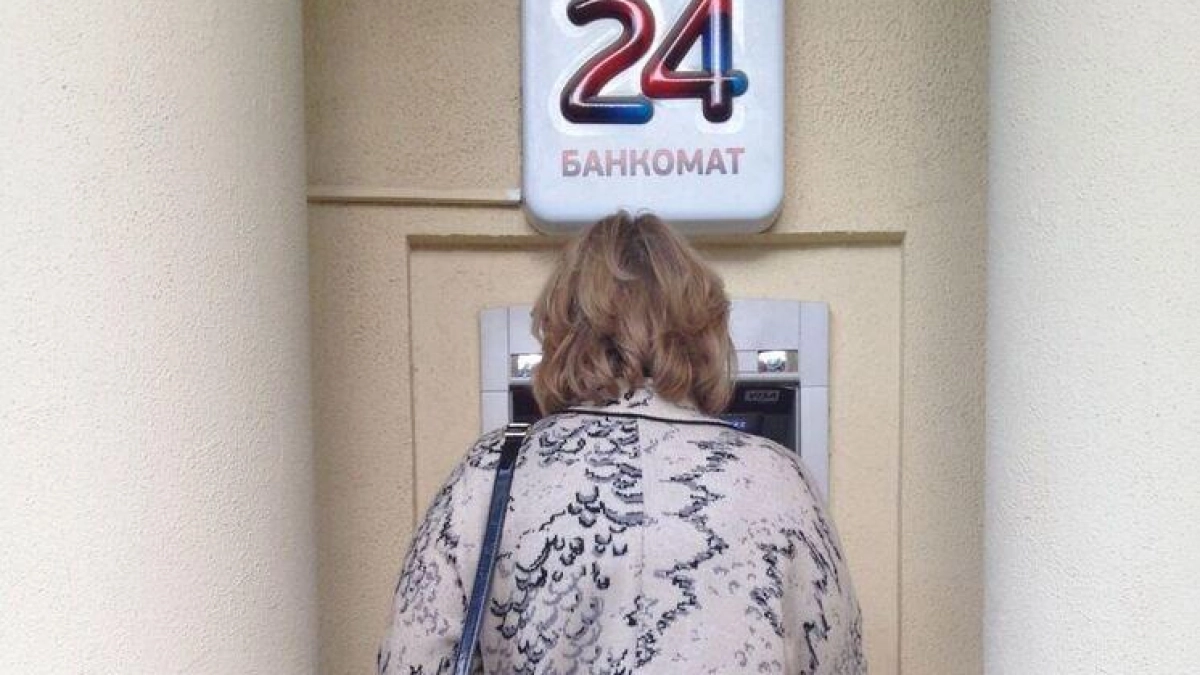 В Башкирии за год стало на 204 банкомата меньше