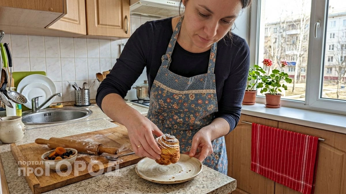 Пеку краффин с начинкой на Пасху 2026 — мягкий остаётся всю неделю без хитростей