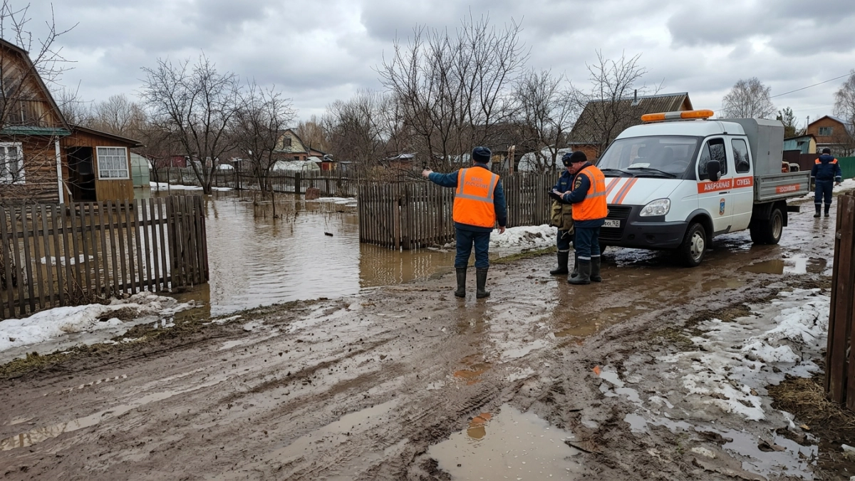 Паводок затопил четыре СНТ в Уфе: на месте работают спасатели