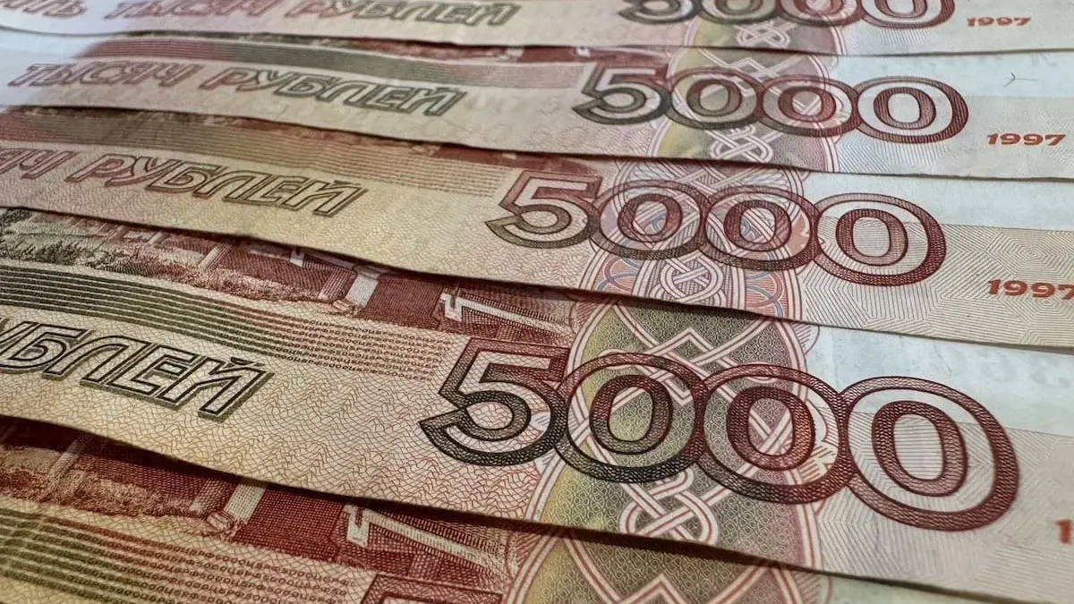 Зарплата в Башкирии выросла на 11%, но отстаёт от среднероссийской на 29 тысяч