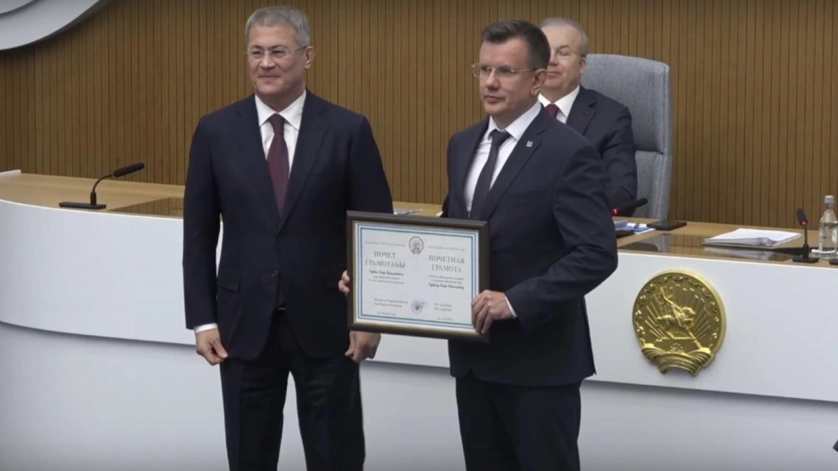 Хабиров наградил директора лучшего колледжа России по итогам 2025 года