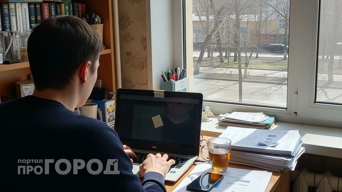 Заклеивание камеры ноутбука убивает экран: как защитить приватность и не попасть на дорогой ремонт техники