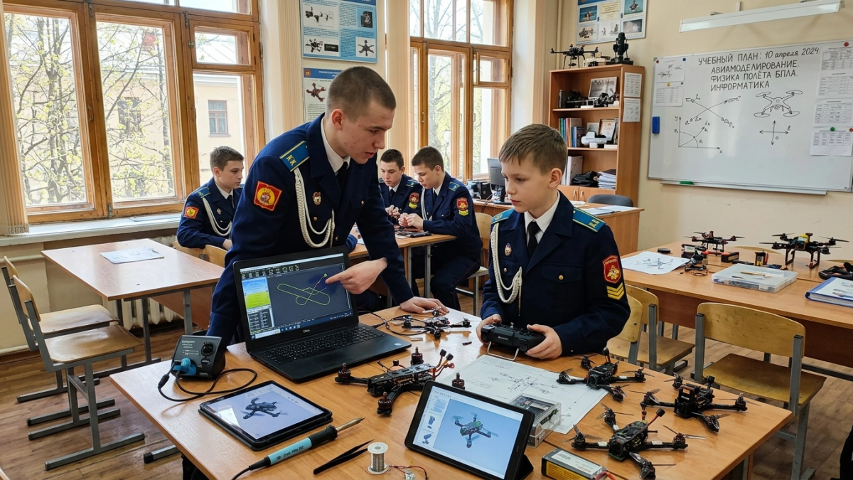 Кадеты Башкирии обучат школьников управлять дронами в мирных целях
