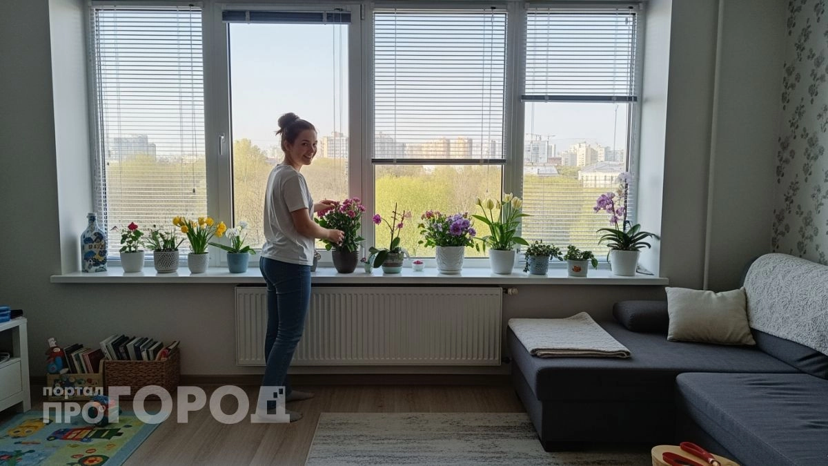 Хватит вешать на окна пылесборники: узнайте какие стильные решения визуально расширят комнату в 2026 году