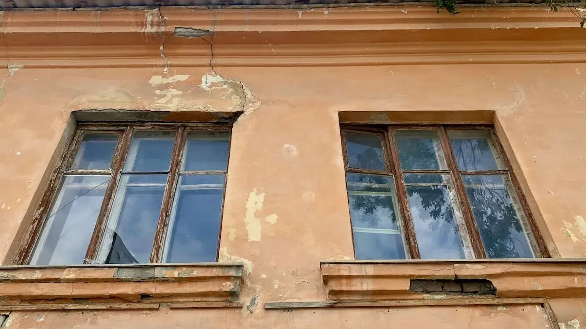 Жильцы Уфы могут заменить окна в подъезде за счёт дома