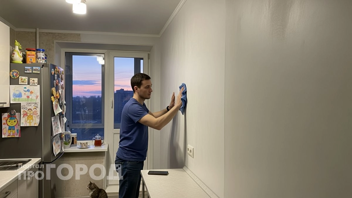 Обои окончательно вышли из моды: чем заменить их в 2026 году чтобы интерьер выглядел дороже и без единого шва