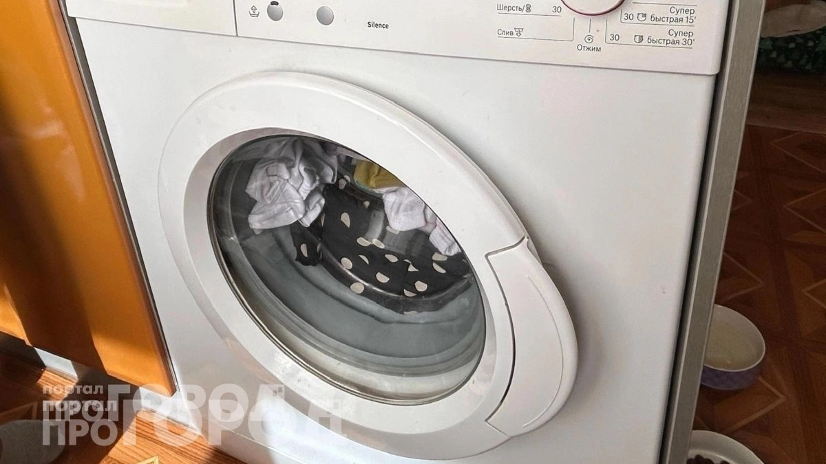 Хватит терпеть скачки стиральной машины при отжиме: достаточно поправить одну деталь без помощи мастера
