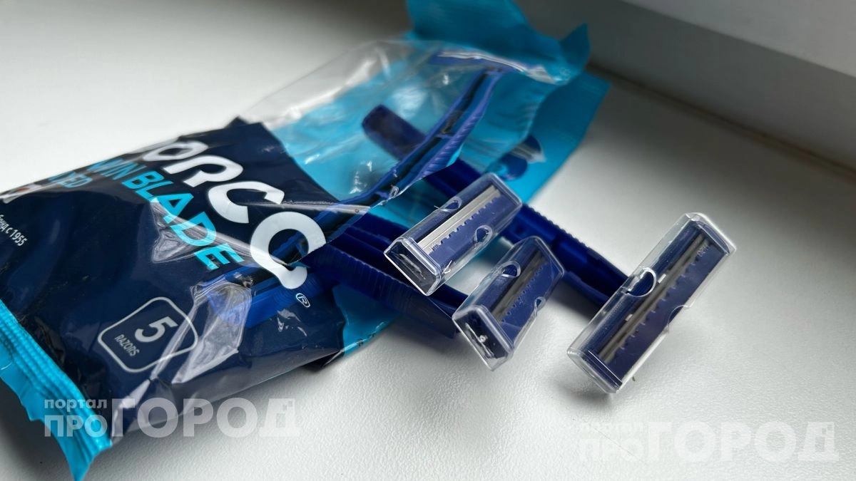 Забудьте про покупку дорогих кассет: как вернуть остроту старой бритве за минуту с помощью обычной джинсы