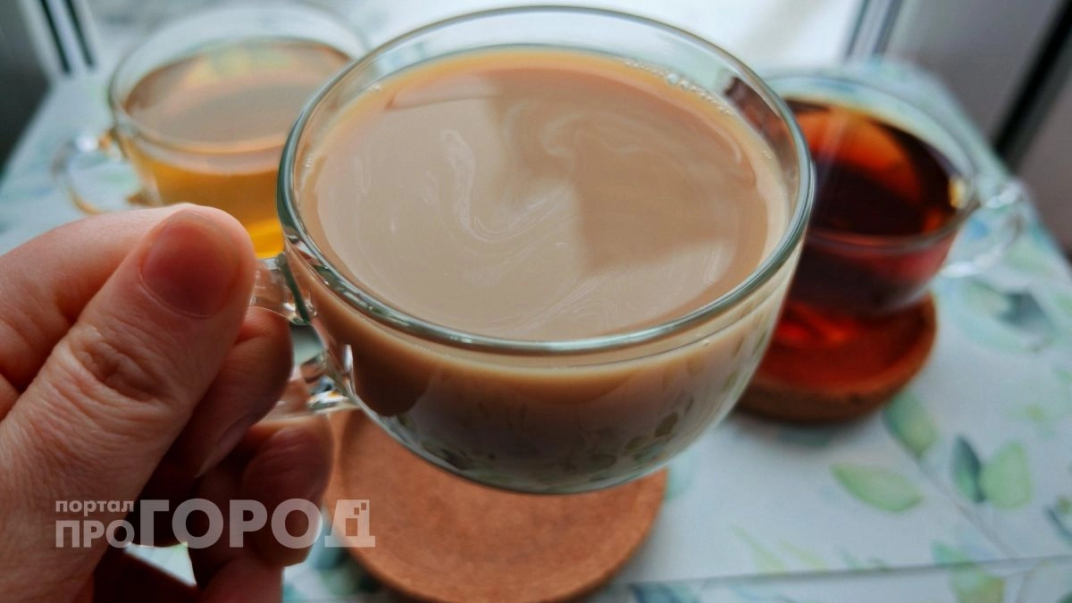 Ряженка с кофе превращается в ресторанный десерт за пять минут: элементарный рецепт без выпечки и лишних трат