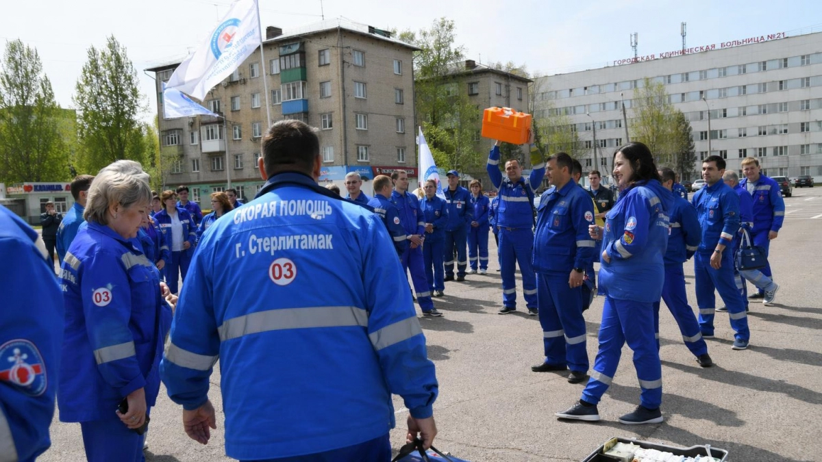 Флешмоб «03 – код спасения»: 20 подстанций Башкирии отметили День скорой помощи