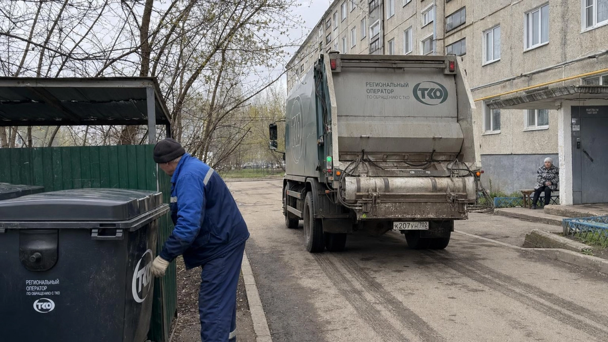 В Уфе участили рейсы мусоровозов после жалоб жителей на переполненные площадки