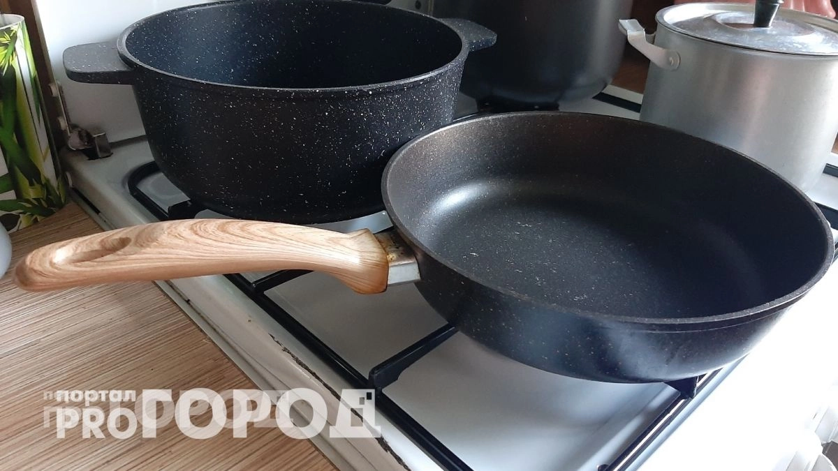 Сковородки отмываются до блеска за одну минуту: делюсь секретом профессиональных поваров без капли химии