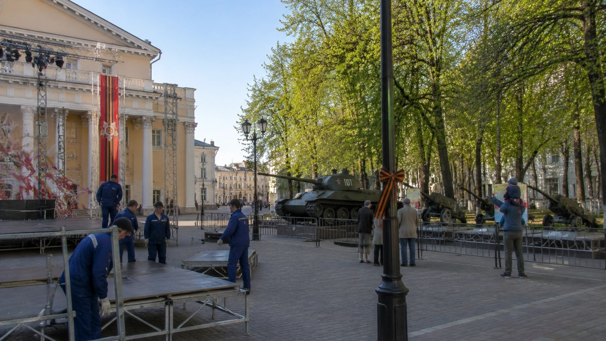 Парад, выставка техники и полевые кухни: программа Дня Победы в Уфе