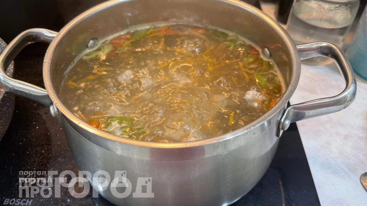 Забудьте про привычный борщ: кардиологи назвали один суп, который реально продлевает жизнь вашему сердцу