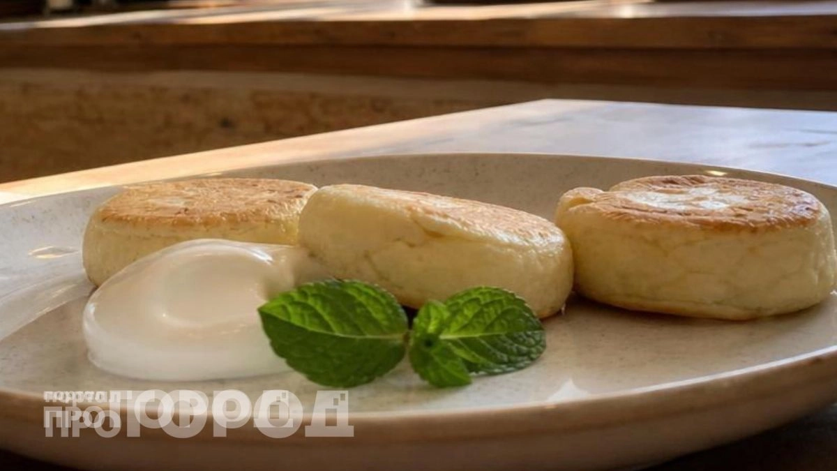 Хватит готовить банальные сырники: попробуйте этот завтрак из плавленых сырков с золотистой корочкой
