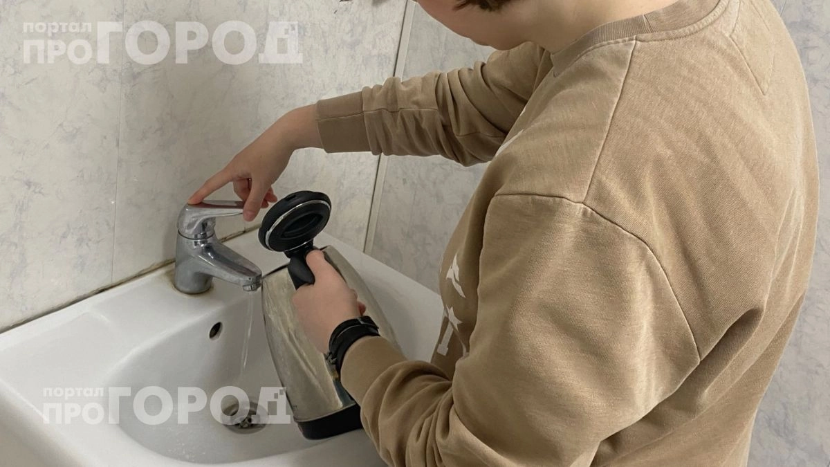Забудьте про лимонную кислоту: этот копеечный продукт убирает накипь в чайнике за считанные минуты без усилий