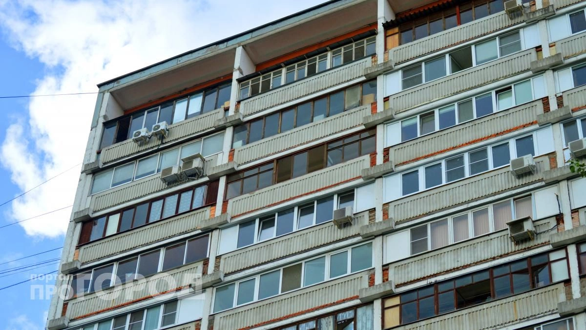Владельцам квартир с кондиционерами готовят крупные штрафы: проверьте фасад дома до первого июня