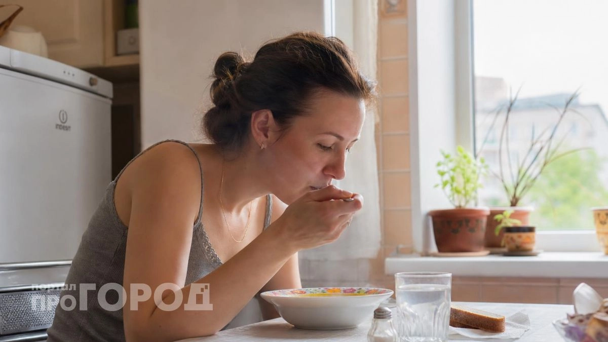 Лишние килограммы уходят за три дня: этот простой домашний суп мягко очищает организм и возвращает энергию