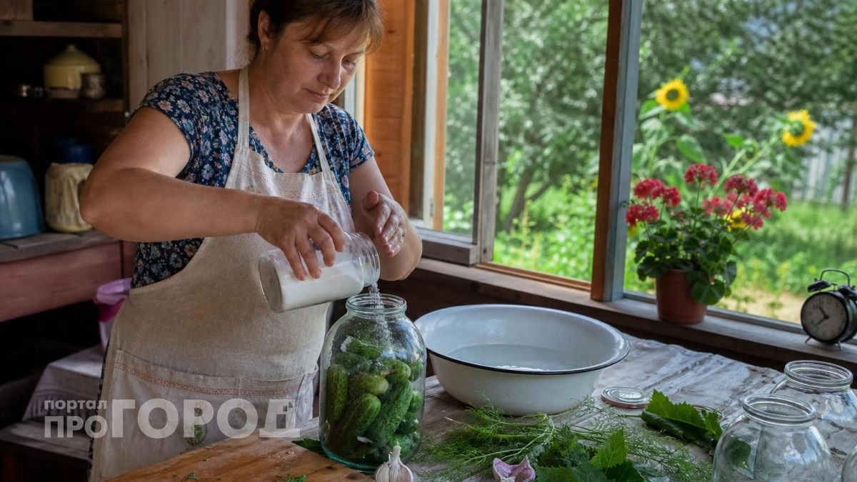 Перестаньте добавлять уксус в маринад: эти хрустящие огурцы стоят всю зиму и никогда не взрываются в банках