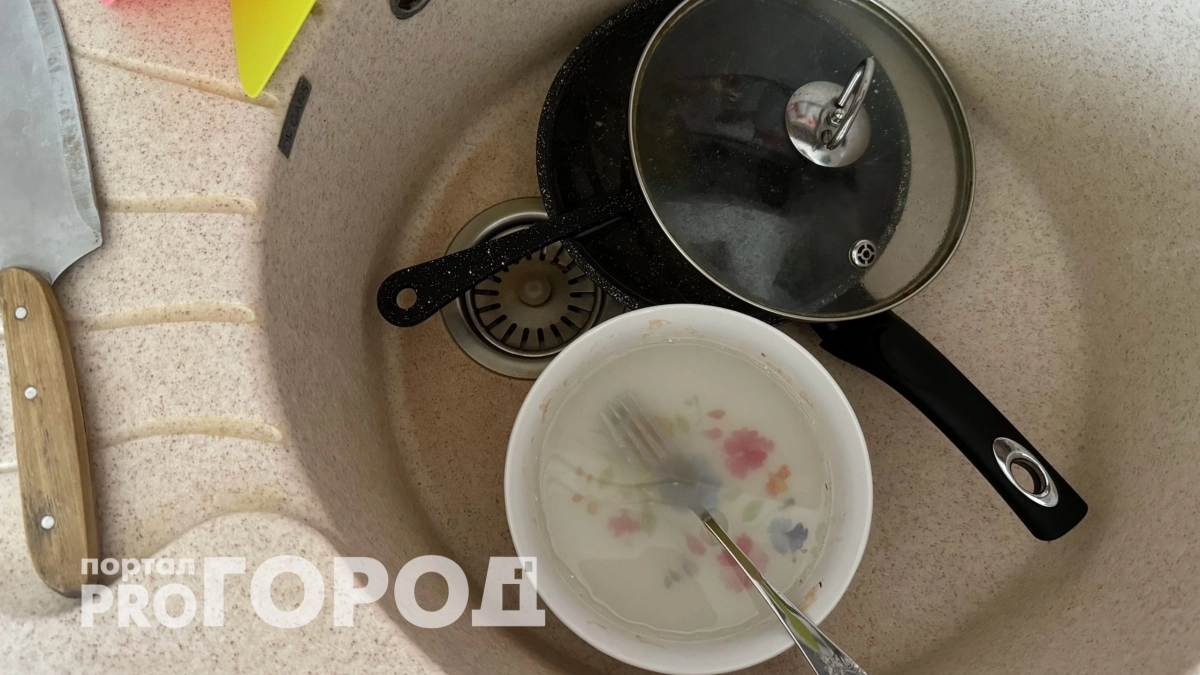 Срочно проверьте содержимое своих кухонных шкафов: эти популярные виды посуды медленно отравляют ваш организм