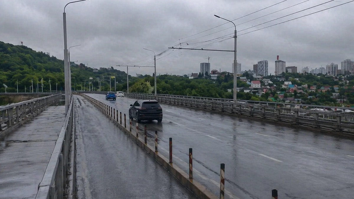 В Уфе с 1 июля ограничат движение грузовиков на двух мостах