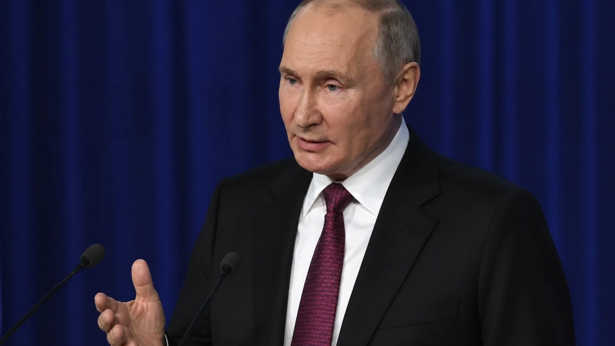Путин наградил трех работников завода в Башкирии за вклад в вертолетостроение