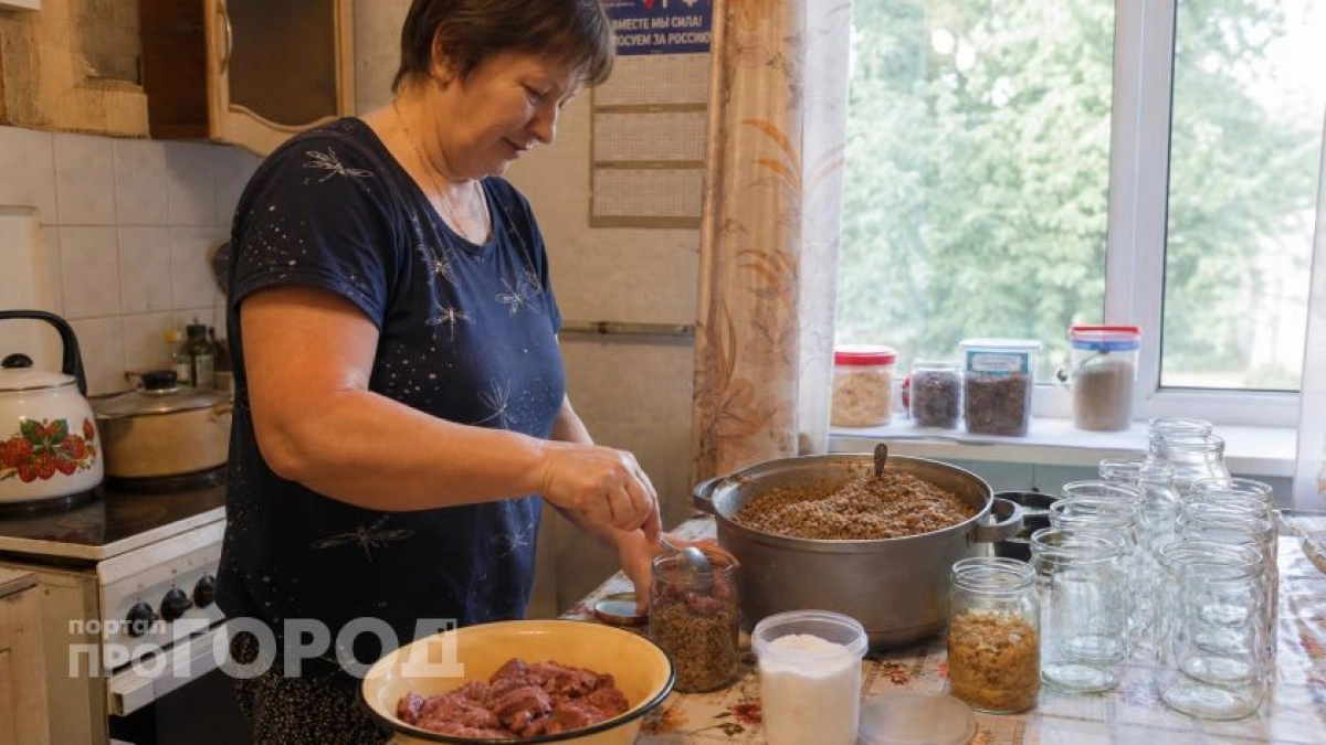 Забыла про плиту по вечерам: раскладываю крупу по банкам и закрываю вопрос с ужинами на всю рабочую неделю