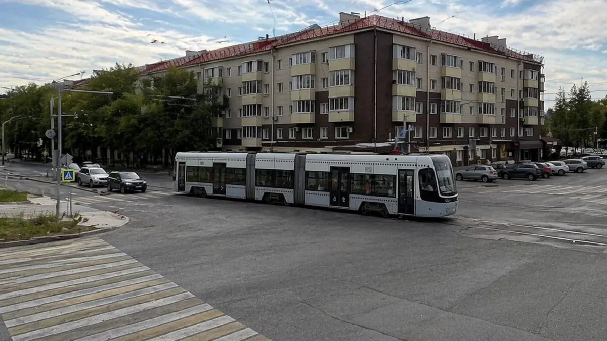 В Уфе трамваи на трех маршрутах встали на час из за аварии